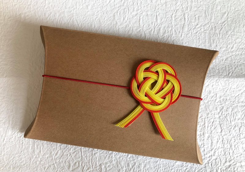 ギフトラッピング用品に最適 水引梅結びをリボンの代わりに