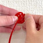 水引梅結びにゴム紐を針金で取付