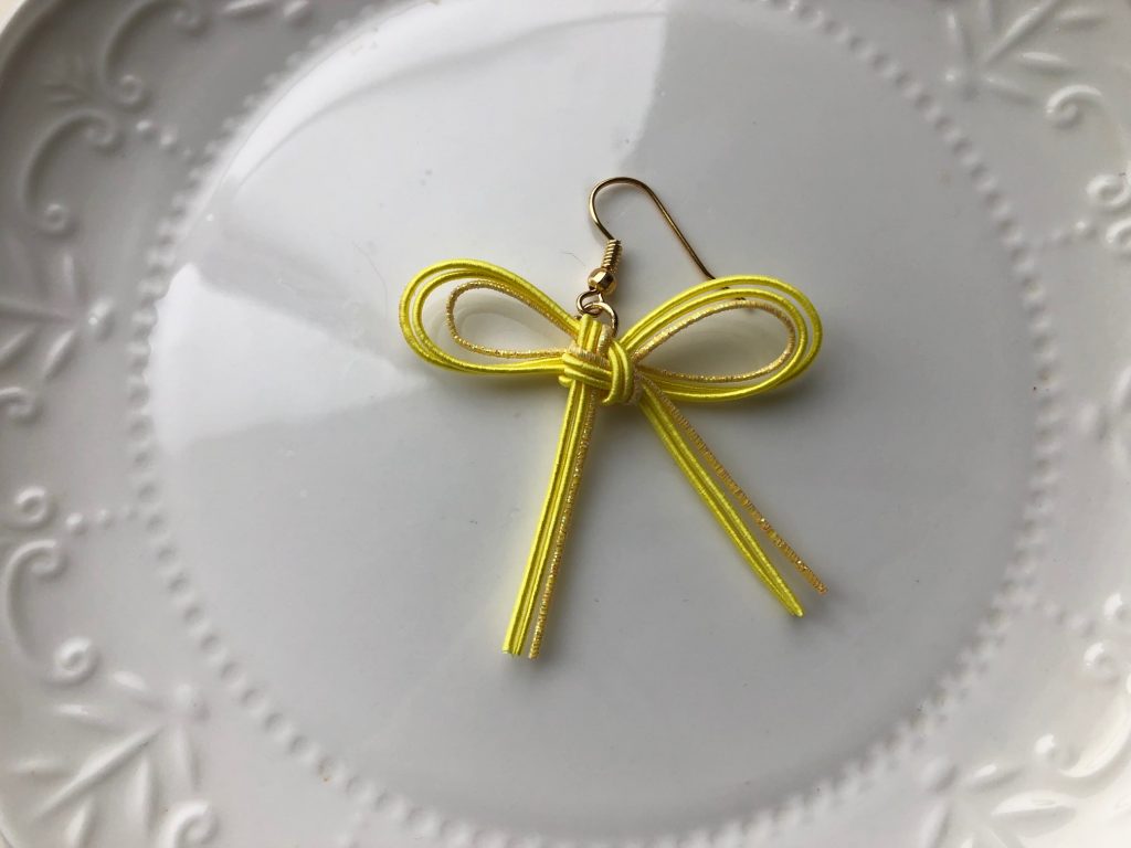 水引花結びのピアス|素材を活かした見栄えするアクセサリー