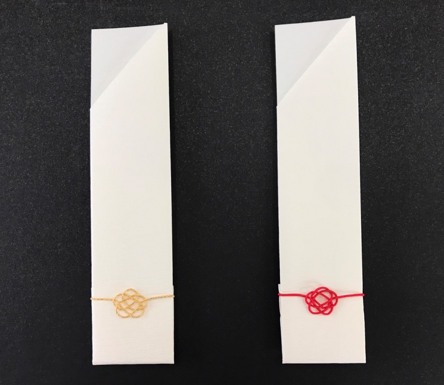 水引紐1本で作る椿結びを箸袋の飾りに｜おもてなし用包装資材