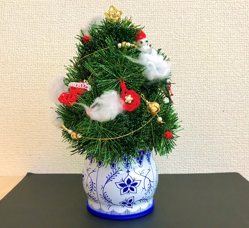 ちょっと小さ目の水引のクリスマスツリーです。