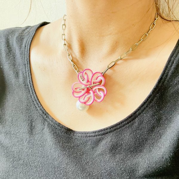 水引桜結びのネックレス｜軽やかな仕上がりでカジュアルな装いにぴったり
