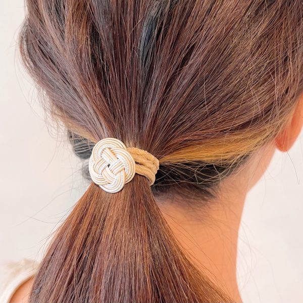 水引菜の花結びのヘアゴム｜流行のくすみカラーはどんな髪色にもフィット