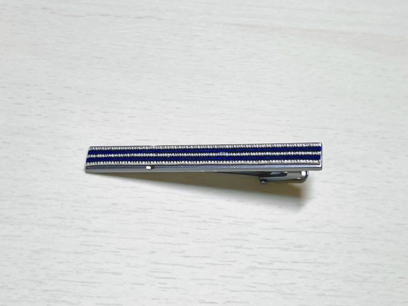 水引紐で作るネクタイピン 水引紐で作るネクタイピン