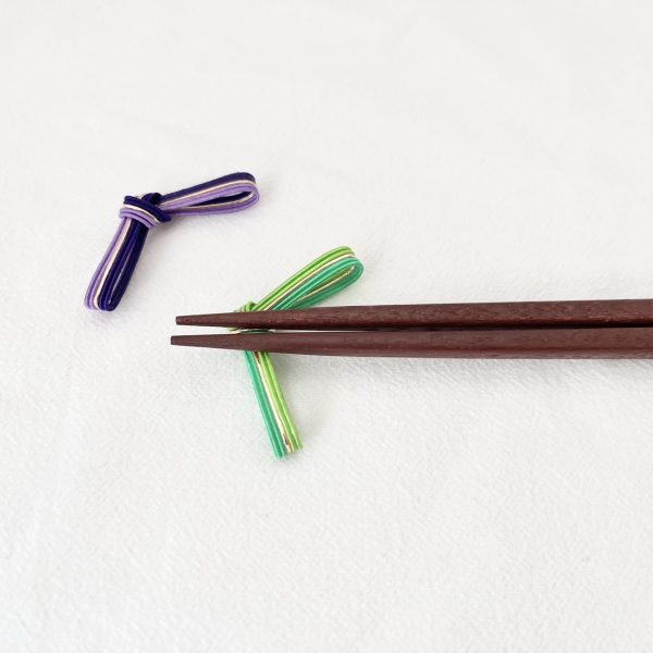 水引紐でつくるおもてなしの箸置き｜年末年始の宴席をキリリと締めるシンプルな形