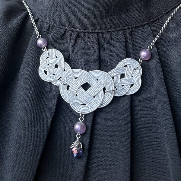 水引あわじ結びのネックレス｜異素材との組み合わせで華やかな仕上がりに